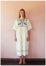 Polly - brodert kjole fra Habiba - vaniljehvit/blå thumbnail
