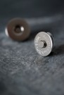 Magnetisk trykknapp i nikkel fra Merchant and Mills thumbnail