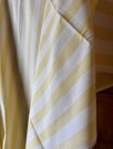 Stripete duk fra Habiba, gul/hvit stripete  thumbnail
