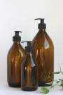 Brun pumpeflaske i glass, 1 liter (uten innhold) thumbnail