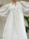 Linnea kjole mini brodert bomull  fra By Linn Andersen,  (1 igjen, str L) thumbnail
