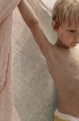 SAARI - Badehåndkle i 100% lin fra Lapuan Kankurit, rose/blue thumbnail