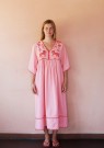 Polly - brodert kjole fra Habiba - rosa/rød thumbnail