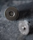 Magnetisk trykknapp i nikkel fra Merchant and Mills thumbnail