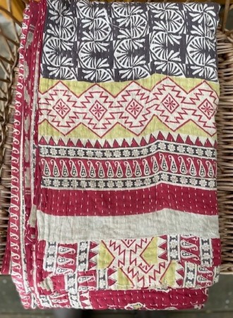Tynne Kantha-pledd laget av brukte sarier - no 04