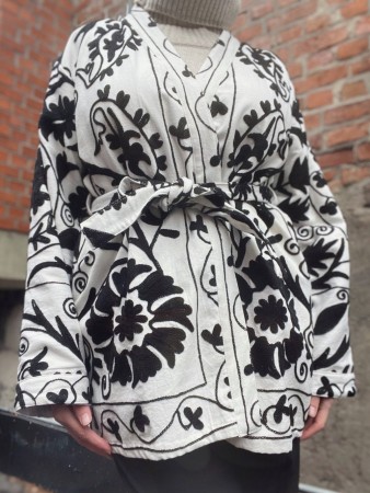 Svart Kimono suzani jakke bomull fra By Linn Andersen 