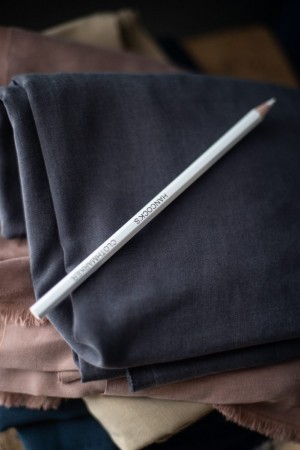 WHITE CHALK PENCIL - hvit merkepen fra Merchant & Mills