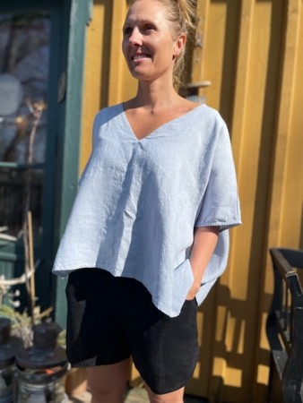 Brie top, lintop fra Linenfox - dusty blue (1 igjen)