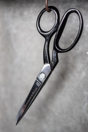 Tailors Shears 10″ - BLACK- 28 cm stoffsaks fra Merchant & Mills