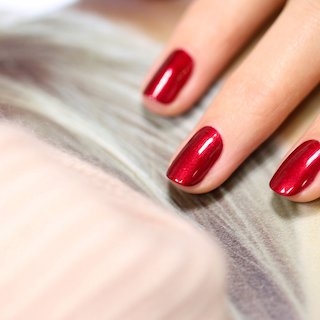 GREEN BY MANICURIST NEGLELAKK - RED HIBISCUS (ryddesalg)