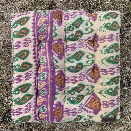Sittepute av vintage sarier, 40 x 40 cm - No 48