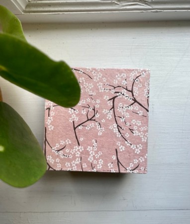 Magisk håndlagde skattekister i papir (10 x 10 x 5):  Nr 02