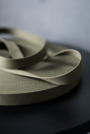 SAGE 30MM - tykt bånd til vesker e.l. fra Merchant and Mills, selges pr meter