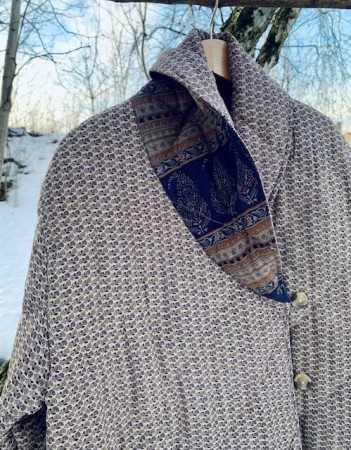 Milo Quilted Silk Coat, kåper i vintage silke fra Sissel Edelbo, beige med små blomster