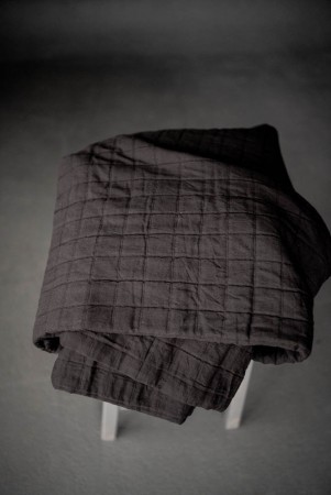 LUNAR BLACK JACQUARD SQUARE fra MERCHANT AND MILLS, SELGES PR 0,5 M