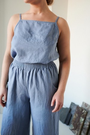 Stella top, singlet i lin FRA LINENFOX, sky blue (str L og XL)