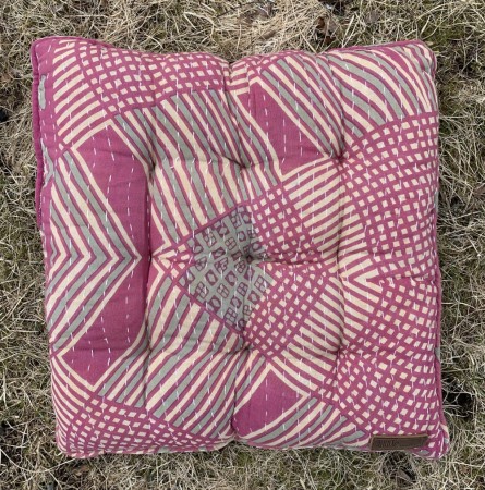 Sittepute av vintage sarier, 40 x 40 cm - No 49