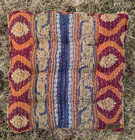Sittepute av vintage sarier, 40 x 40 cm - No 38