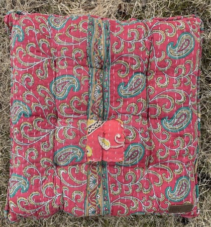 Sittepute av vintage sarier, 40 x 40 cm - No 64
