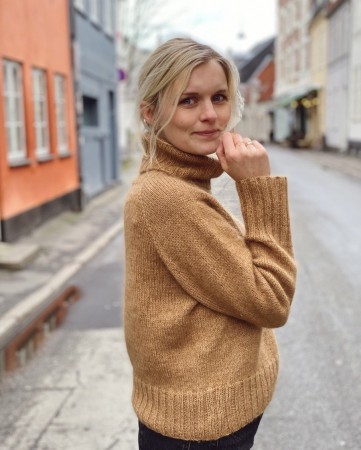 Petite knit - caramel sweater