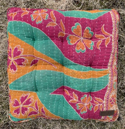 Sittepute av vintage sarier, 40 x 40 cm - No 63