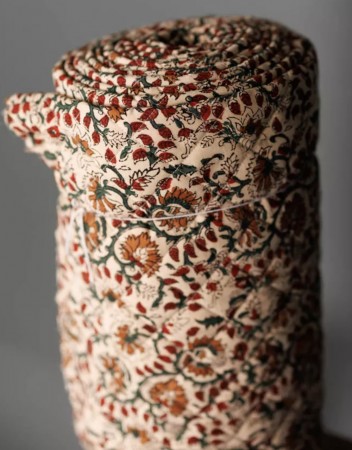 MARARI / MARARI QUILT, håndtrykket quilt fra Merchant and Mills, SELGES SAMLET I ETT STYKKE 167 CM