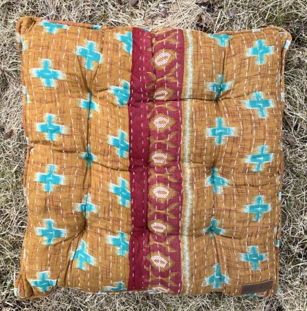 Sittepute av vintage sarier, 40 x 40 cm - No 52