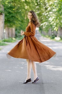 Classic Dress, Long Sleeves, Warm Brown fra Son de Flor -  1 igjen (L)