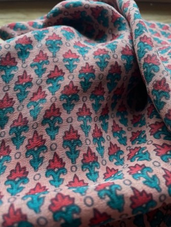 Vinita`s - 100%silke-skjerf, upcycled  fra Sissel Edelbo - rosa og petroleumsfarget