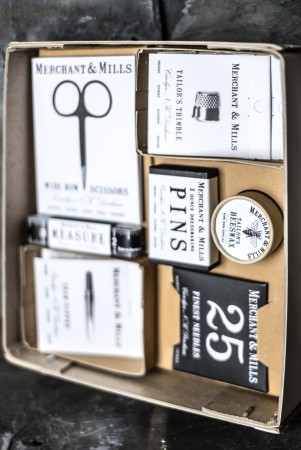 Selected Notions Box - stort sysett fra Merchant & Mills - 1 iogjen (brukt i utstilling)