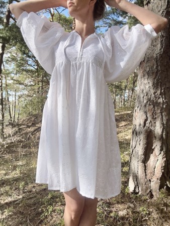 Linnea kjole mini brodert bomull  fra By Linn Andersen,  Engel (str L) (1 igjen)