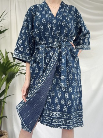 Indigo små blomster - Kantha Kimono bomull fra By Linn Andersen 