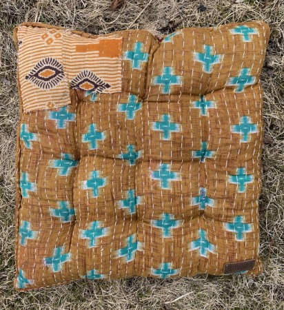 Sittepute av vintage sarier, 40 x 40 cm - No 53
