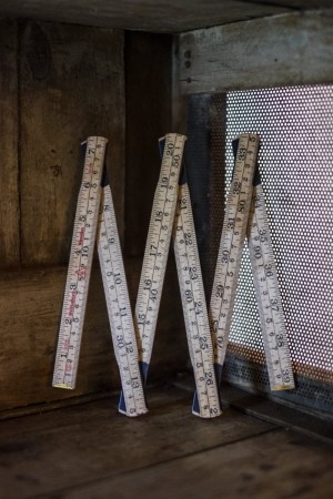 WOODEN FOLDING RULER - målestokk fra Merchant & Mills