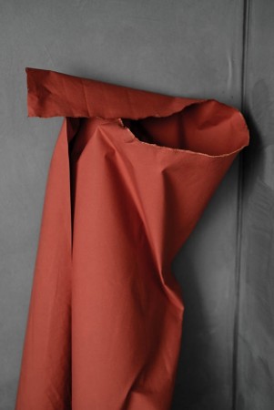ORGANIC DRY OILSKIN RUST, " dry oilskin" fra Merchant and Mills, selges pr 0,5m