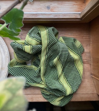 Vinita`s - 100%silke-skjerf, upcycled  fra Sissel Edelbo - gulgrønt