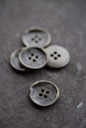 Stemplet metallknapp 20 mm