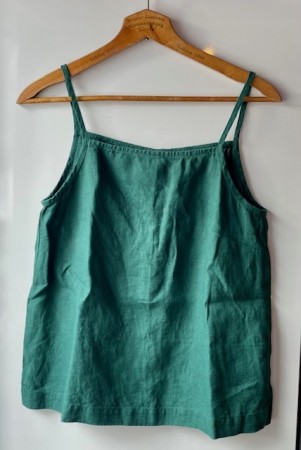 Stella top, singlet i lin FRA LINENFOX, emerald green (Str XS, L og XL)