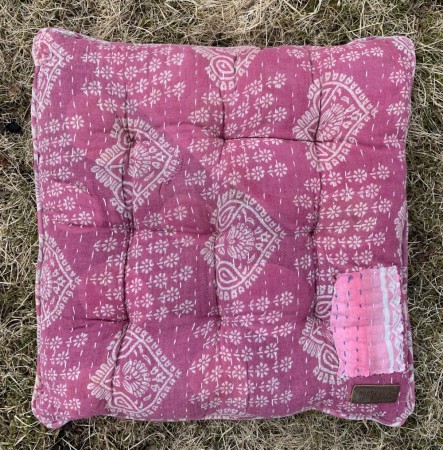 Sittepute av vintage sarier, 40 x 40 cm - No 50