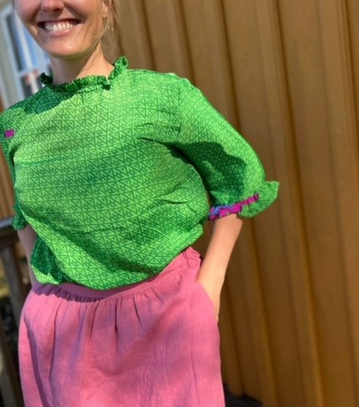 Mallow high neck ruffle top fra Sissel Edelbo - grønn (str M/L)