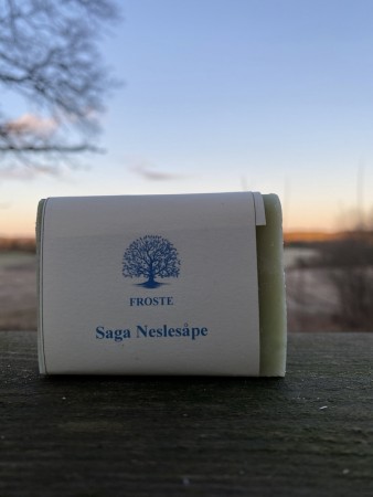 Saga neslesåpe, Froste