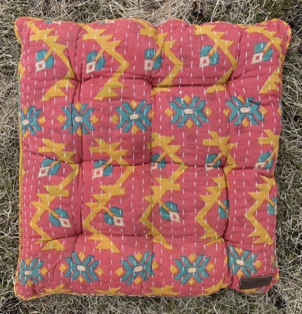 Sittepute av vintage sarier, 40 x 40 cm - No 62